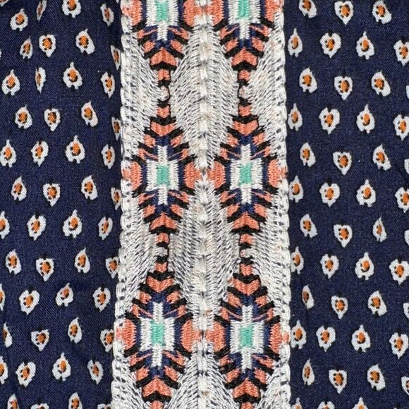 Thml Women’s Blue Print W/Embroidered Trim Boho Blouse 100% Rayon Size Med NEW - Picture 3 of 7